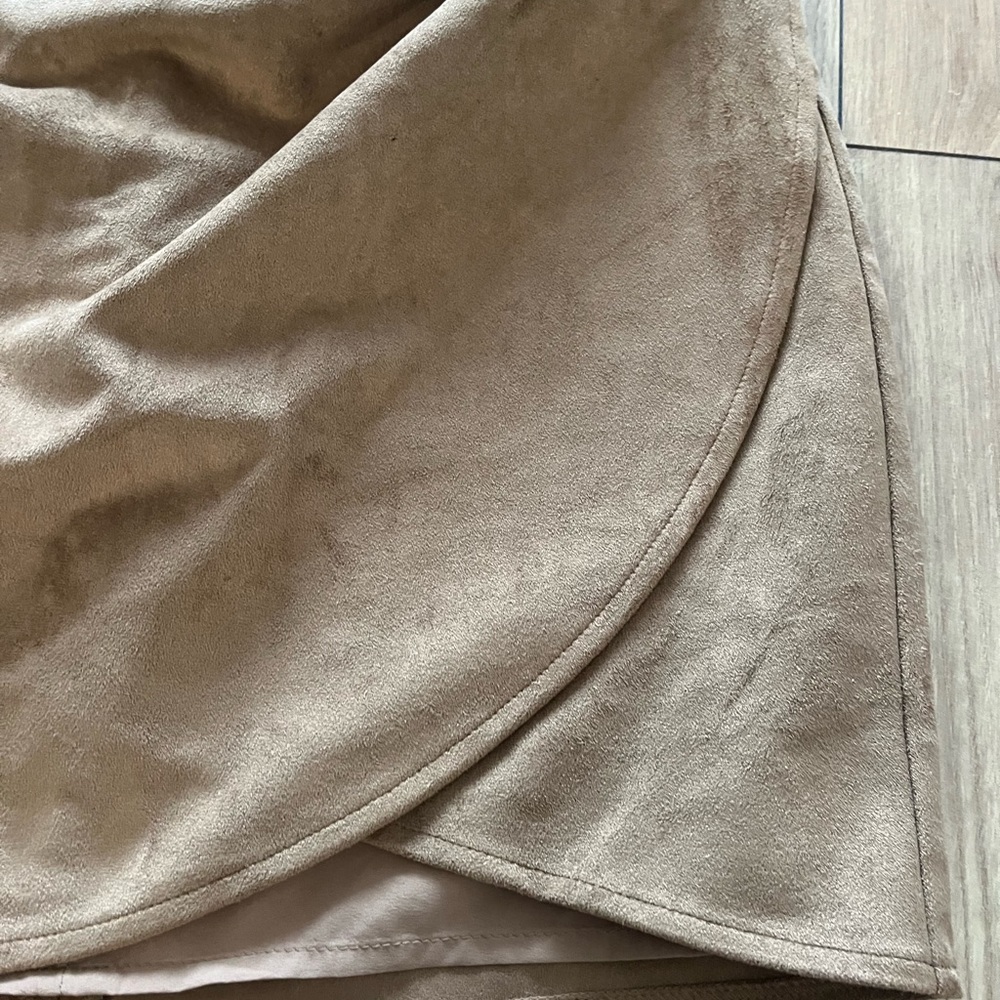 Abercrombie & Fitch Tan Suede Mini Pencil Skirt Asymmetrical Ruched - Picture 4 of 10
